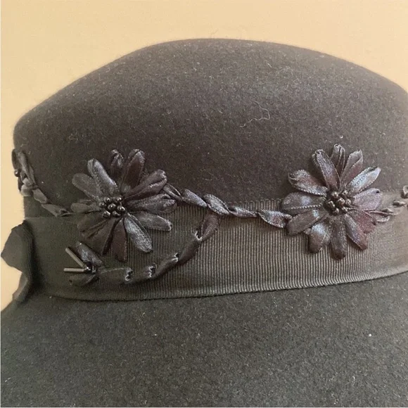 VTG BETMAR New York Black Wool Floral Design Hat - Picture 11 of 13